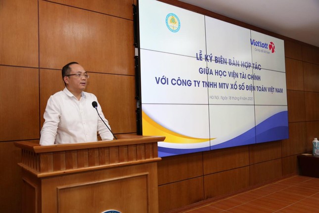 Vietlott trao học bổng trong vòng 5 năm đến các sinh viên của Học Viện Tài Chính ảnh 2