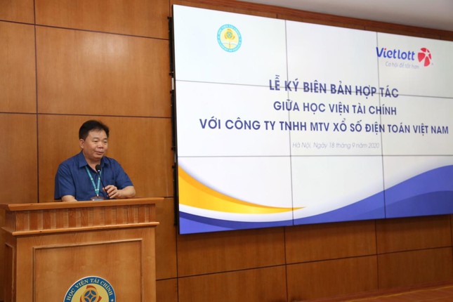 Vietlott trao học bổng trong vòng 5 năm đến các sinh viên của Học Viện Tài Chính ảnh 3
