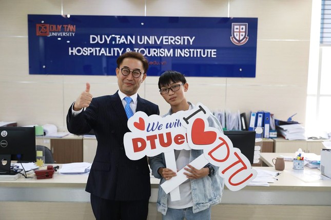 Nam sinh đất Quảng đạt 27,25/30 điểm xét tuyển vào ĐH Duy Tân ảnh 1
