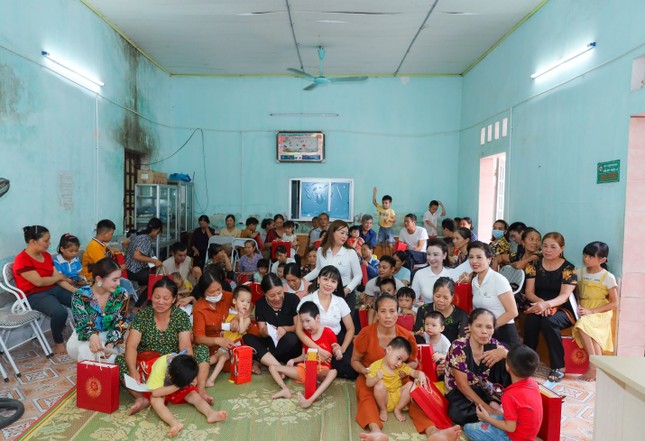 Hiệp hội nữ doanh nhân doanh nghiệp nhỏ & vừa tổ chức chương trình Trung thu cho em ảnh 3