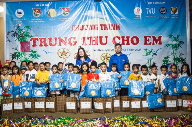 'Trung thu cho em' đến với trẻ em nghèo ảnh 5