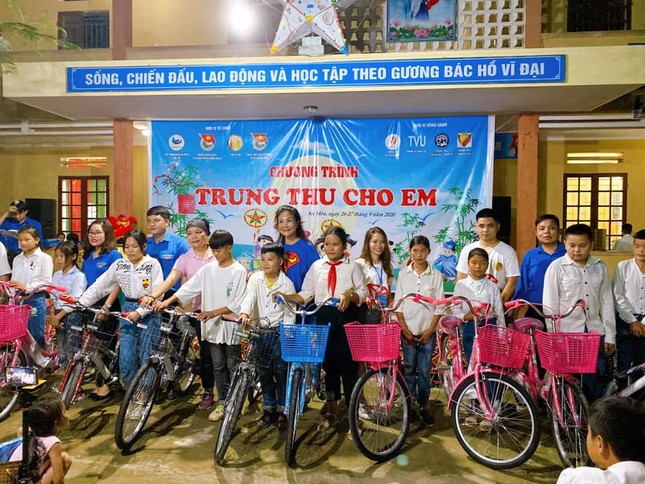 'Trung thu cho em' đến với trẻ em nghèo ảnh 6