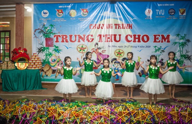 'Trung thu cho em' đến với trẻ em nghèo ảnh 7