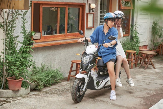 Có gì trong 2 mẫu xe máy điện hot nhất thị trường hiện nay? ảnh 1