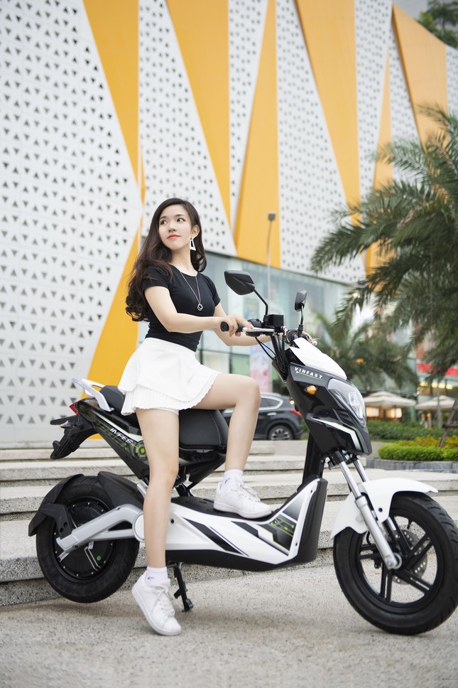 Có gì trong 2 mẫu xe máy điện hot nhất thị trường hiện nay? ảnh 2