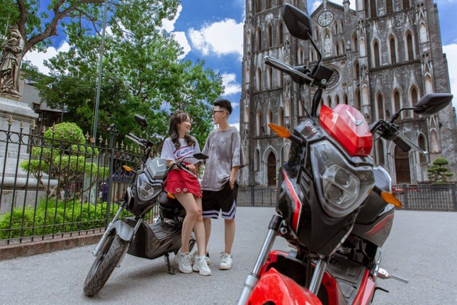 Có gì trong 2 mẫu xe máy điện hot nhất thị trường hiện nay? ảnh 3