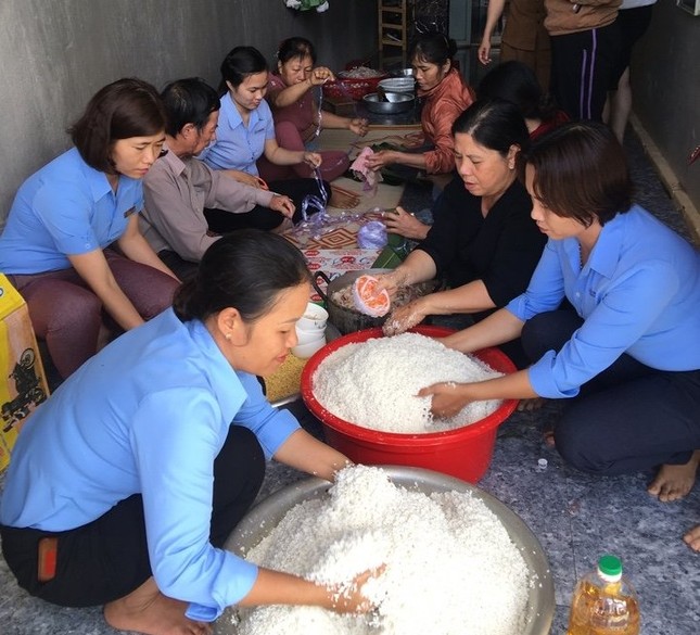 Nhiều hoạt động chung tay vì miền Trung thân yêu ảnh 1
