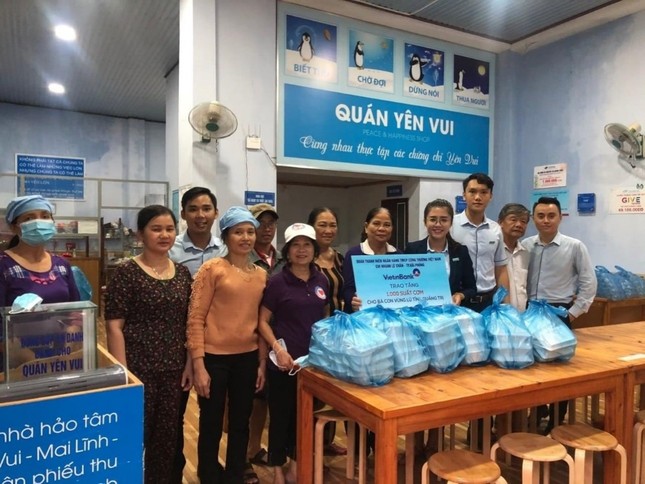 VietinBank dành hơn 15 tỷ đồng hỗ trợ đồng bào miền Trung bị lũ lụt ảnh 2