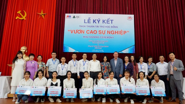 MM Mega Market giữ vị trí thứ 3 trong Top 10 Công ty bản lẻ uy tín ảnh 3