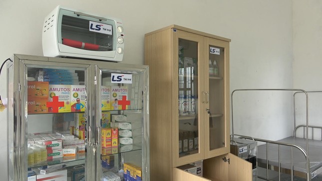 Tập đoàn LS Hàn Quốc tài trợ nâng cấp trang bị đồ dùng, vật phẩm y tế cho phòng y tế học ảnh 1