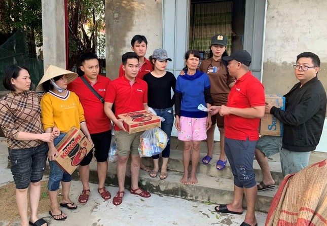 Vietlott cùng Trung đoàn Cảnh sát cơ động Bắc Trung Bộ cứu trợ tại Hà Tĩnh, Quảng Bình ảnh 1