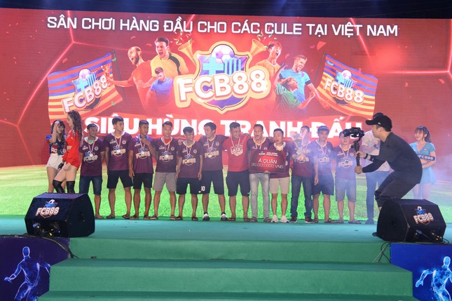 Siêu Hùng Tranh Đấu - Sôi động, cuồng nhiệt tới từng phút giây ảnh 2