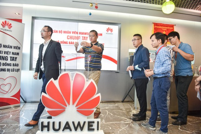 Huawei Việt Nam chung tay ủng hộ đồng bào miền Trung 1 tỷ ảnh 1