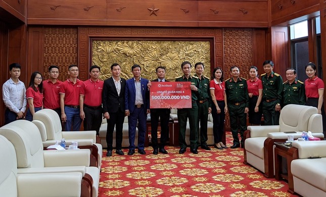Tập đoàn BRG và Seabank trao tặng hơn 2 tỷ đồng chung tay ủng hộ miền Trung ảnh 1