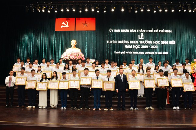 BITEX đồng hành cùng Lễ tuyên dương khen thưởng học sinh giỏi TPHCM ảnh 3