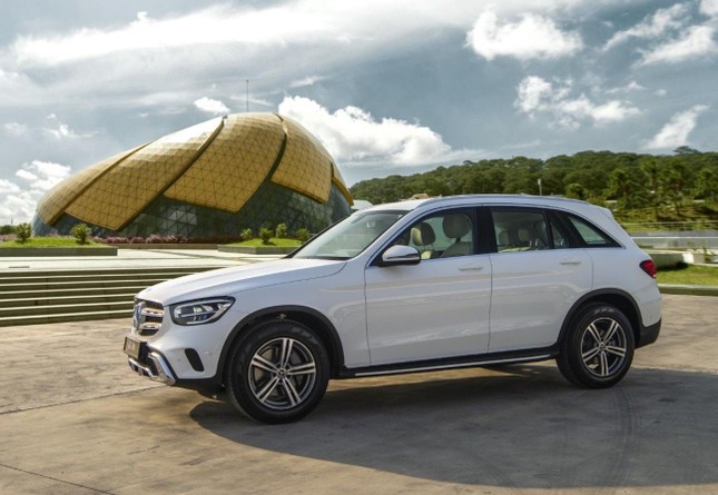 So sánh hai phiên bản Mercedes-Benz GLC 200 2018 và 2020 ảnh 4