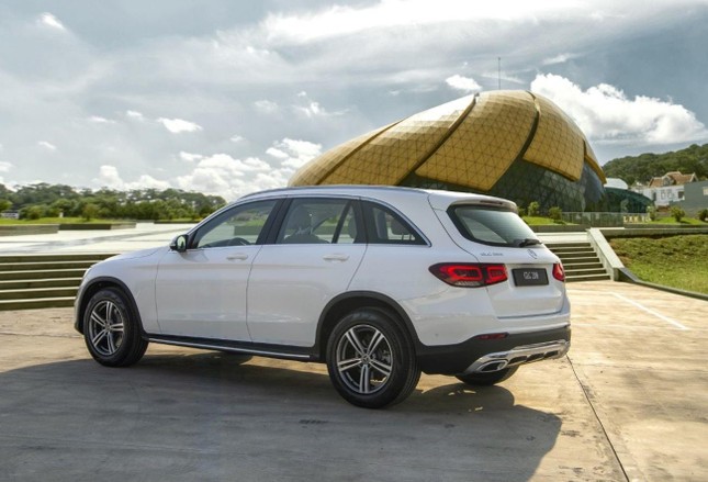 So sánh hai phiên bản Mercedes-Benz GLC 200 2018 và 2020 ảnh 6