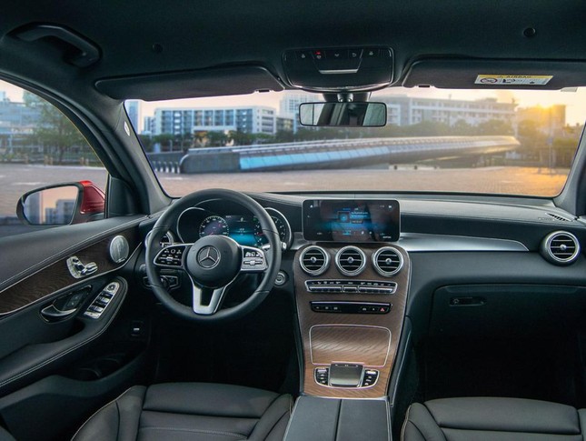 So sánh hai phiên bản Mercedes-Benz GLC 200 2018 và 2020 ảnh 8