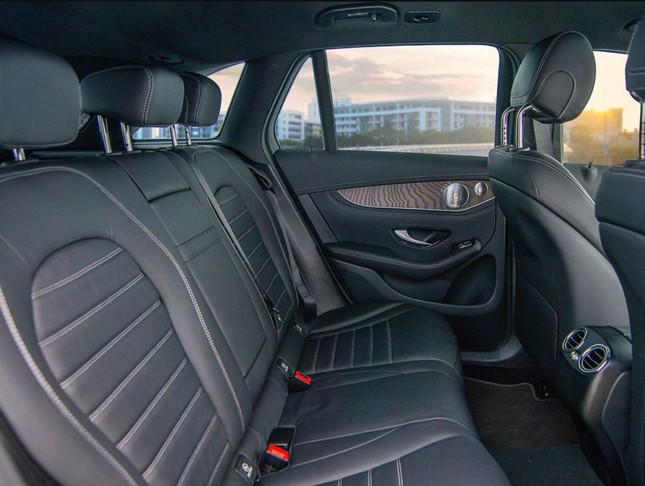 So sánh hai phiên bản Mercedes-Benz GLC 200 2018 và 2020 ảnh 10