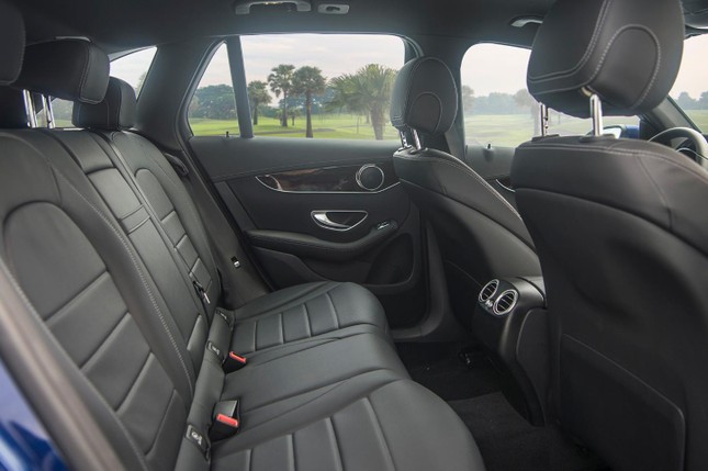 So sánh hai phiên bản Mercedes-Benz GLC 200 2018 và 2020 ảnh 11