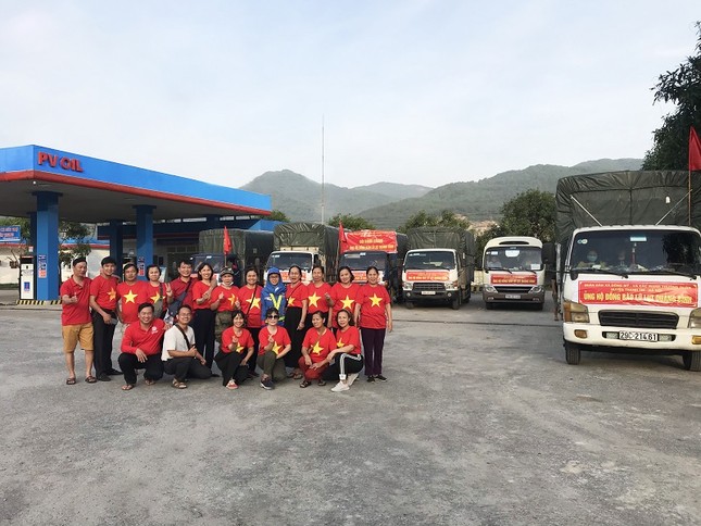 Petrovietnam hỗ trợ đồng bào miền Trung bị bão lũ và người nghèo trong cả nước ảnh 2