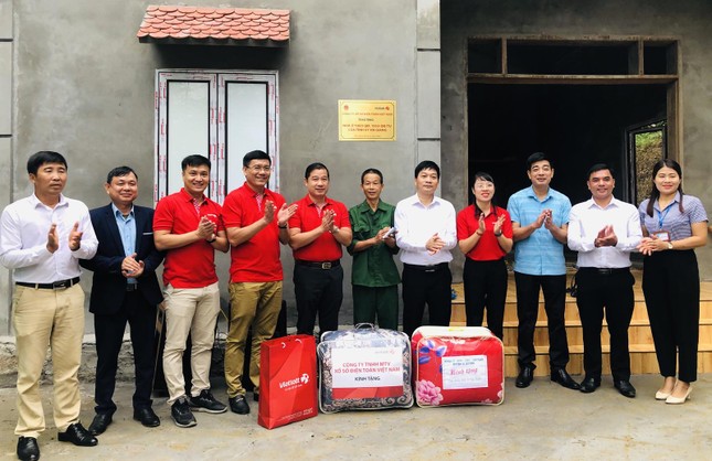 Căn nhà bê tông đầu tiên ở giữa rừng của vị cựu chiến binh người Tày ảnh 2