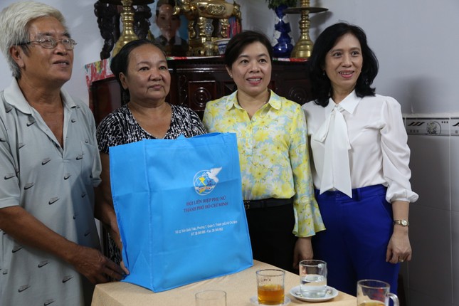 Trao tặng ‘Mái ấm tình thương’ cho gia đình khó khăn ảnh 2