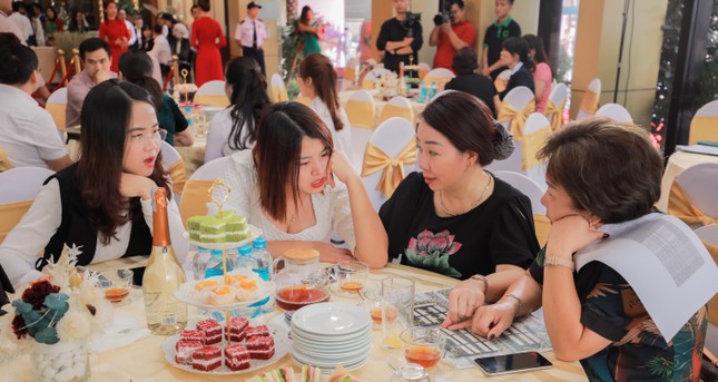Him Lam Vạn Phúc tiếp tục gây sốt tại lễ mở bán phân khu Barres ảnh 3