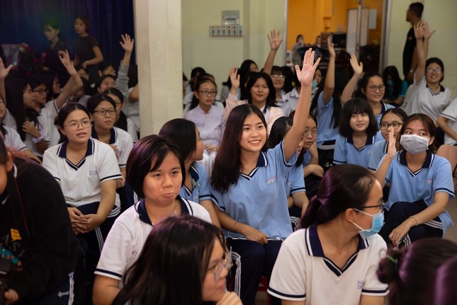 Diana cùng Giang Ơi thực hiện chuỗi sự kiện tâm tình tuổi dậy thì tại trường học ảnh 2