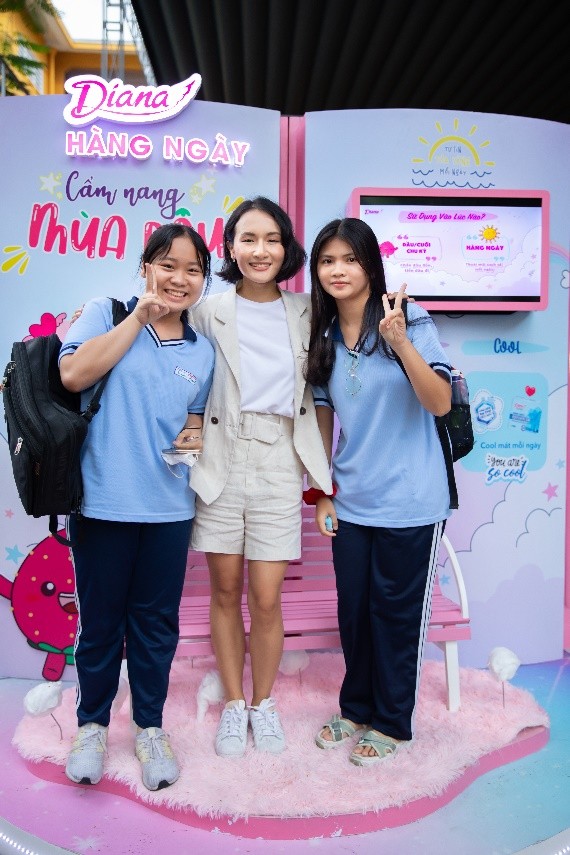 Diana cùng Giang Ơi thực hiện chuỗi sự kiện tâm tình tuổi dậy thì tại trường học ảnh 3