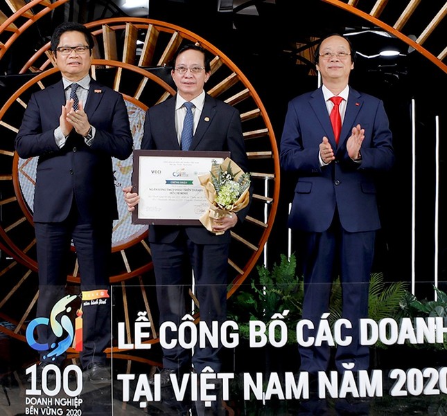 HDBank tiếp tục lọt top 10 doanh nghiệp bền vững của năm ảnh 1