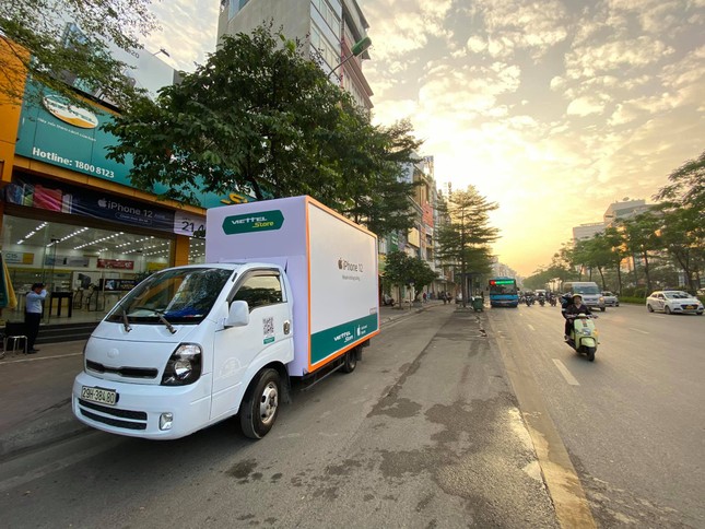 Khách hàng được tặng thêm 1.000.000đ khi mang máy cũ tới Viettel Store lên đời iPhone 12 ảnh 2