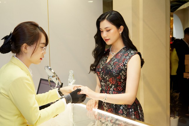 Siêu mẫu Vĩnh Thụy khai trương Charm Club ở TPHCM ảnh 1
