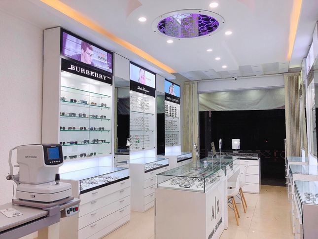 Săn kính hàng hiệu cùng nhiều ưu đãi tại Eye Center Vietnam ảnh 1
