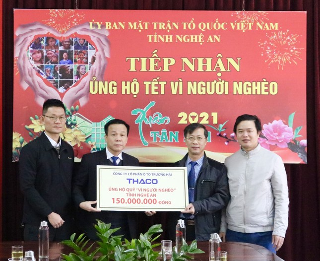 Thaco tặng hơn 17 tỷ đồng chăm lo tết cho người nghèo ảnh 1
