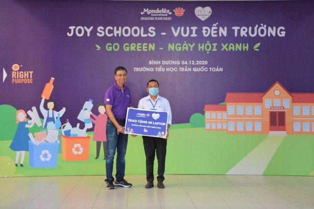 Mondelez Kinh Đô trao tặng máy tính cho các trường học trong khuôn khổ chương trình vui đến trường ảnh 1