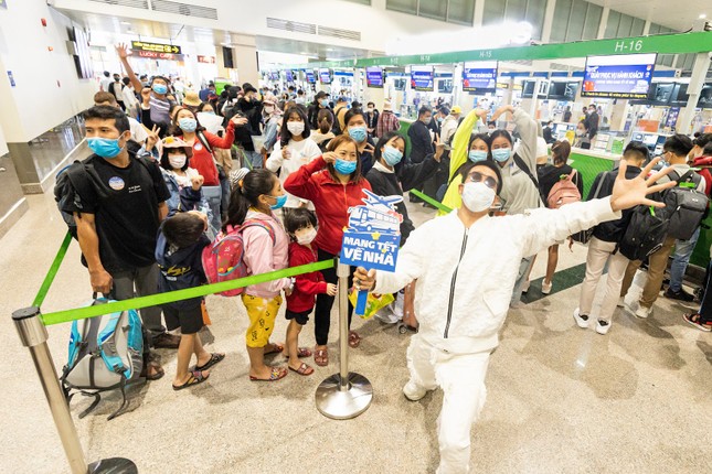 “Mẹ ơi, Tết này con sẽ về!”: Tết thực sự đến khi ta được về nhà ảnh 1