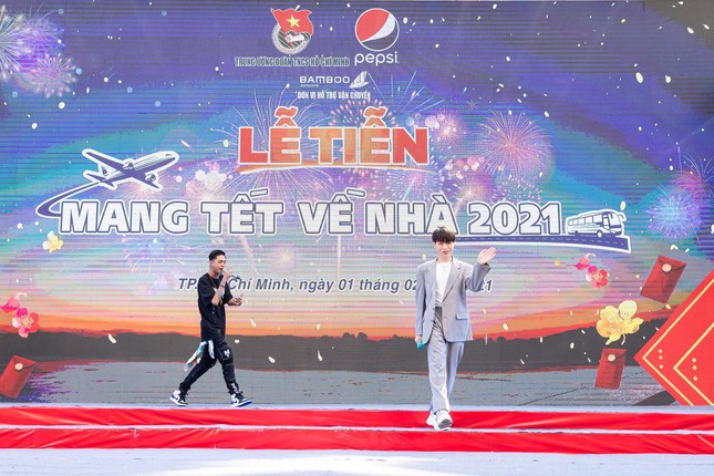 “Mang Tết về nhà”: Khoảnh khắc đoàn viên của những trái tim xa nhà ảnh 2