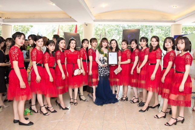 Xúng xính váy đẹp du xuân với Trần Ngọc Hằng Store ảnh 4