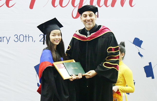 Sinh viên Duy Tân nhận bằng của các đại học Mỹ (ĐH Troy và Keuka) qua Du học tại chỗ ảnh 1