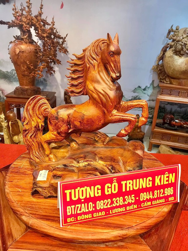 Tượng gỗ phong thủy tại cơ sở sản xuất Tượng gỗ Trung Kiên vừa mang giá trị trong đời sống và kinh doanh ảnh 4