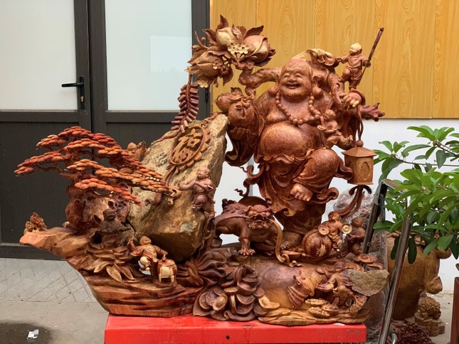 Tượng gỗ phong thủy tại cơ sở sản xuất Tượng gỗ Trung Kiên vừa mang giá trị trong đời sống và kinh doanh ảnh 5