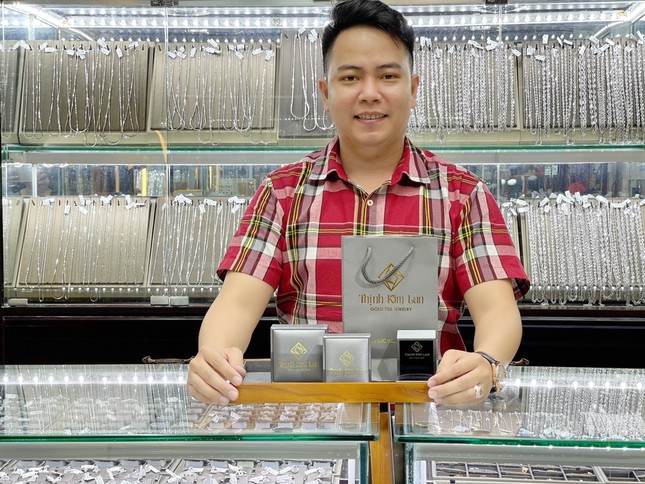 Chủ tiệm vàng Thịnh Kim Lan chia sẻ cách nhận biết vàng Ý 750 ảnh 4