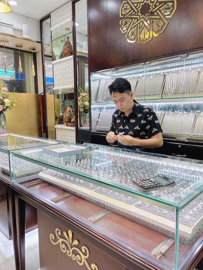 Chủ tiệm vàng Thịnh Kim Lan chia sẻ cách nhận biết vàng Ý 750 ảnh 5
