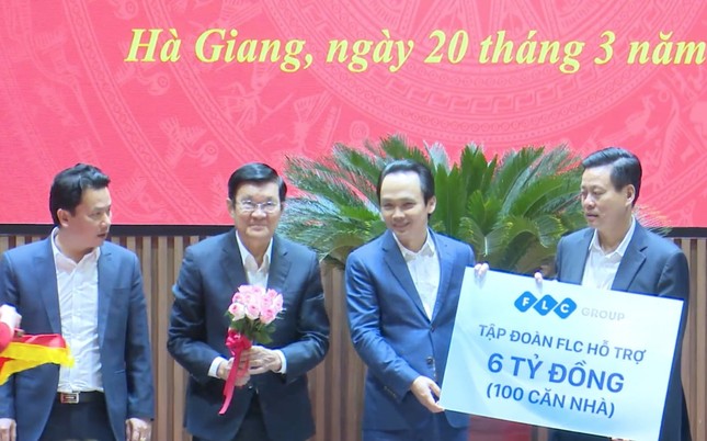 FLC trao 6 tỷ tiền mặt xây 100 căn nhà cho người nghèo Hà Giang ảnh 2