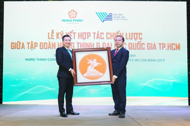 Tập đoàn Hưng Thịnh và đại học quốc gia TP.HCM ký kết hợp tác chiến lược ảnh 5