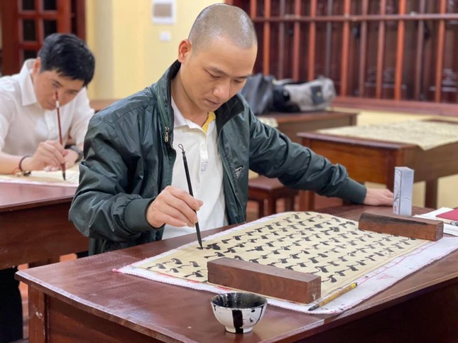 Lớp học thư pháp “0 đồng” tại Chùa Long Hưng ảnh 8