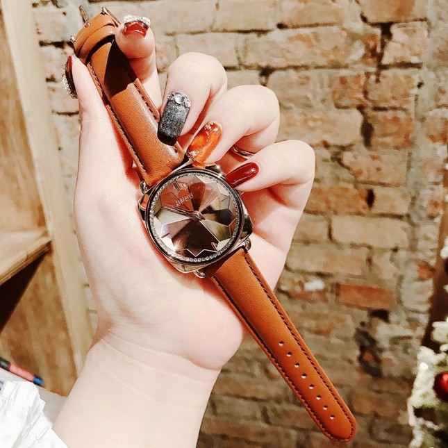 Cập nhật xu hướng loạt mẫu đồng hồ thời trang cùng Kim Huyền Shop ảnh 2