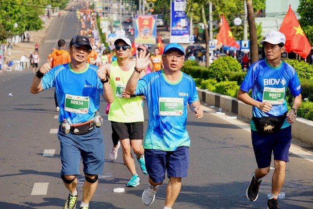 Màu áo BIDV nhuộm xanh giải vô địch quốc gia Marathon 2021 ảnh 2