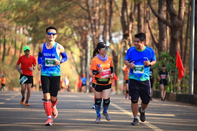 Màu áo BIDV nhuộm xanh giải vô địch quốc gia Marathon 2021 ảnh 12